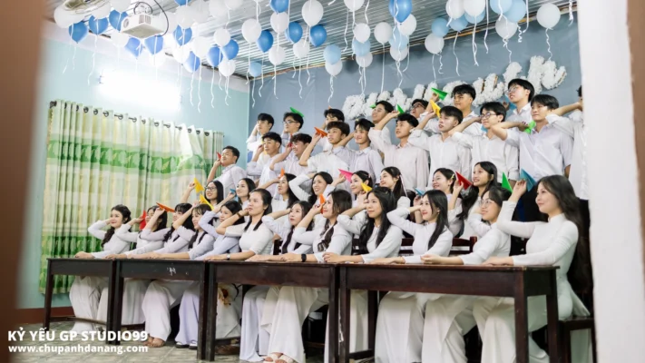 Lớp 12/1 Trường THPT Bắc Trà My - Kỷ yếu Đà Nẵng