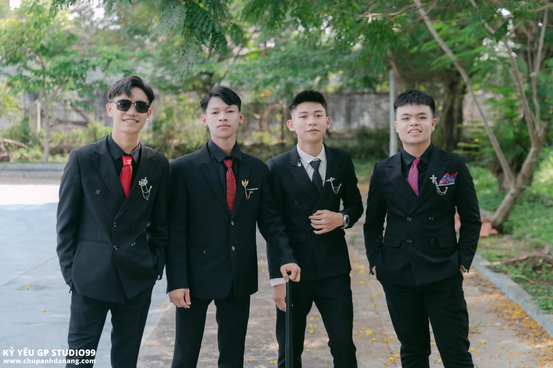 bao quan vest den truoc buoi chup