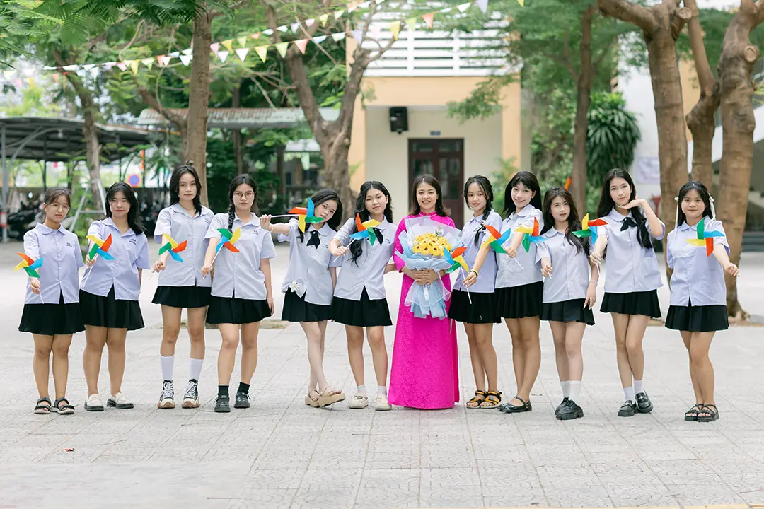 Đồ Học Sinh Thái Lan Kỷ Yếu Đà Nẵng 9 Ảnh bìa đồ học sinh Thái Lan