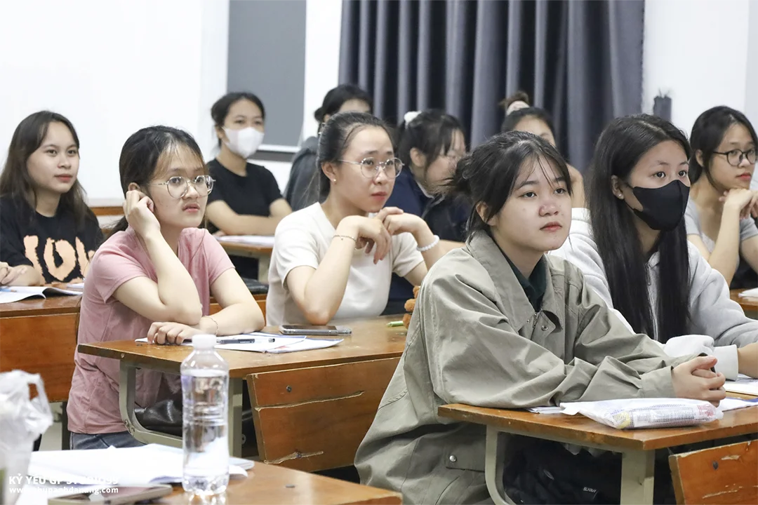Cuộc Sống Sinh Viên Tại Đà Nẵng Qua Góc Nhìn Của Học Sinh Quảng Trị - GP Studio99 22 Băn khoăn của sinh viên Quảng Trị - Kỷ yếu GP Studio99