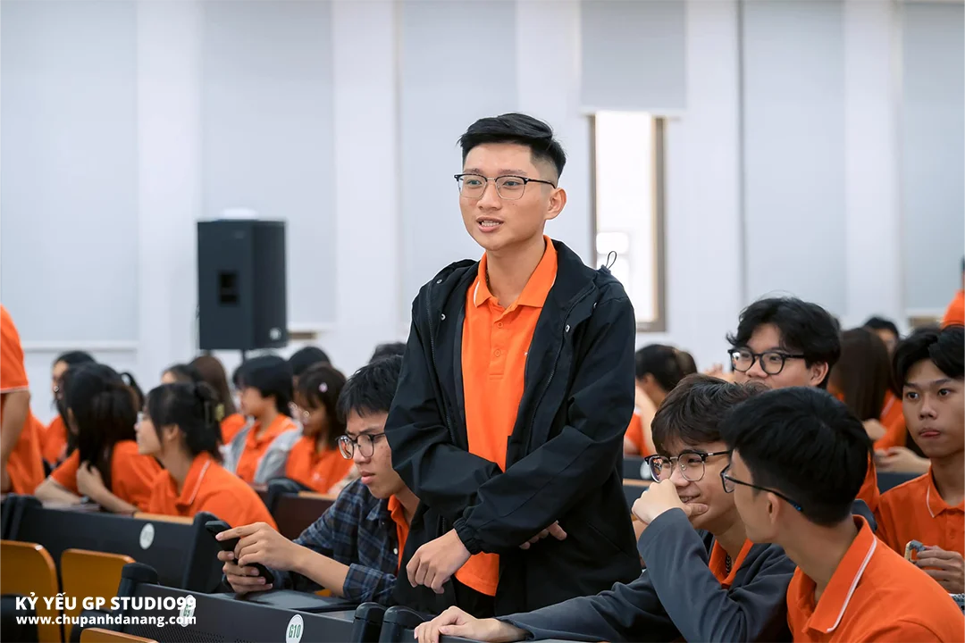 Những Khó Khăn Khi Sinh Viên Quảng Trị Học Đại Học Ở Đà Nẵng 11 Khó khăn trong việc thích nghi môi trường mới - Kỷ yếu Đà Nẵng GP Studio99