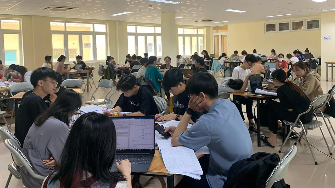 Những Khó Khăn Khi Sinh Viên Quảng Trị Học Đại Học Ở Đà Nẵng 14 Sinh viên Quảng Trị băn khoăn học tập - Kỷ yếu Đà Nẵng GP Studio99